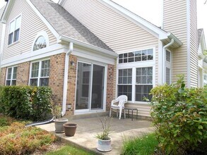 2814 Gilcrest Ct in Schaumburg, IL - Building Photo - Building Photo