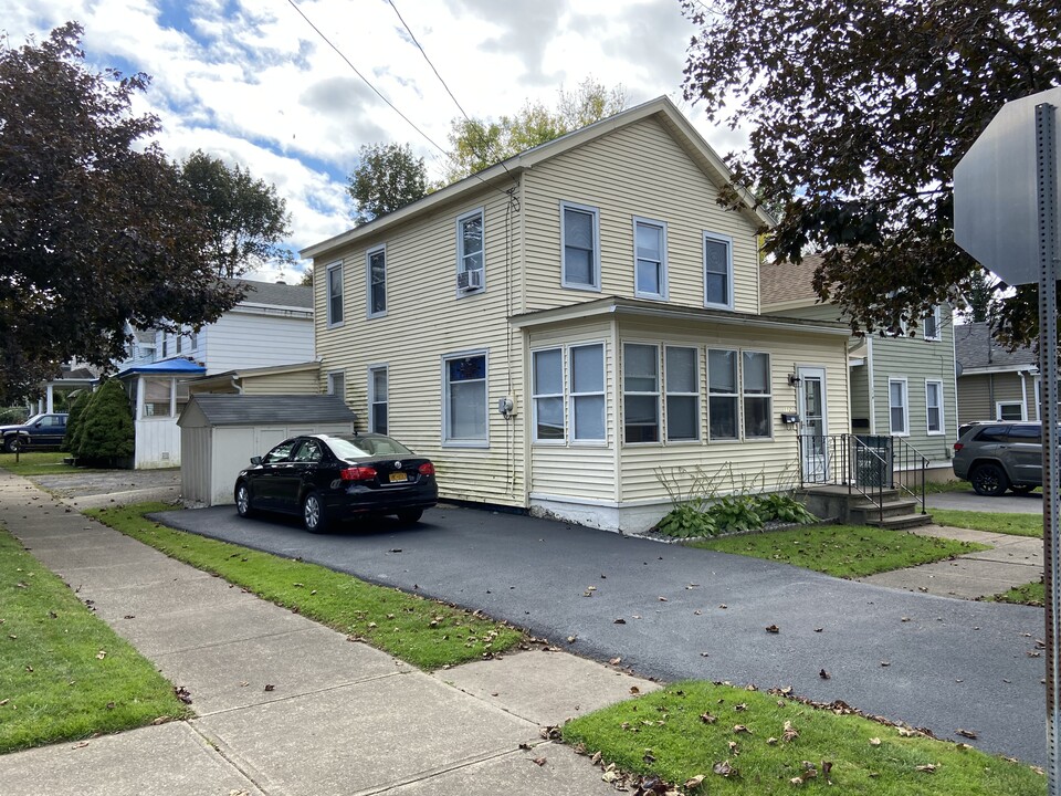 112 W Mohawk St in Oswego, NY - Building Photo