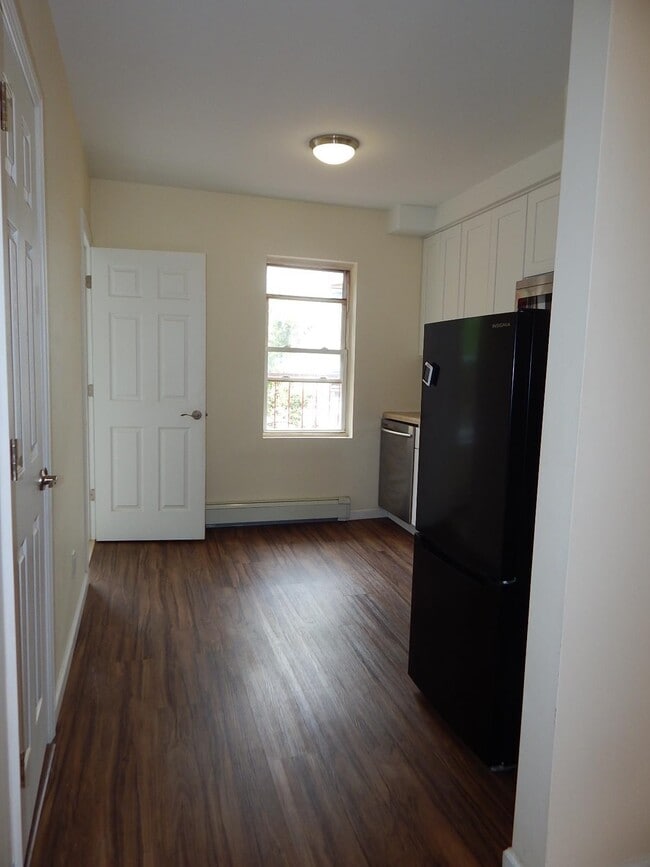 230 5th St in Jersey City, NJ - Building Photo - Building Photo