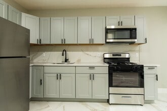 912 S 8th St in Camden, NJ - Building Photo - Building Photo