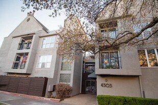 4303 Buena Vista St, Unit 305 in Dallas, TX - Building Photo