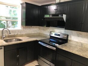 1195 Boylston St in Newton, MA - Building Photo - Building Photo