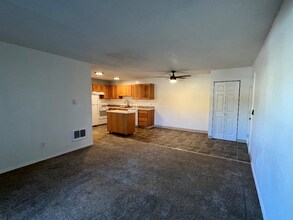 17250 SW Heritage Ct in Beaverton, OR - Building Photo - Building Photo