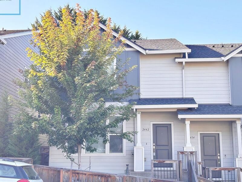 2442 Brackenfern Blvd in Eugene, OR - Building Photo