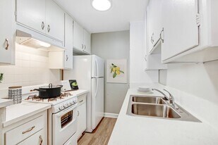 The McLaughlin Avenue Apartments in Los Angeles, CA - Building Photo