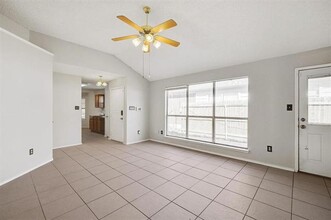 10513 Shadywood Dr in Fort Worth, TX - Building Photo - Building Photo