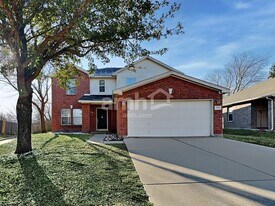 2203 Terrell Dr in Grand Prairie, TX - Building Photo