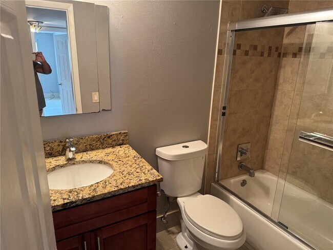 3600 NW 21st St, Unit 314 in Lauderdale Lakes, FL - Foto de edificio - Building Photo