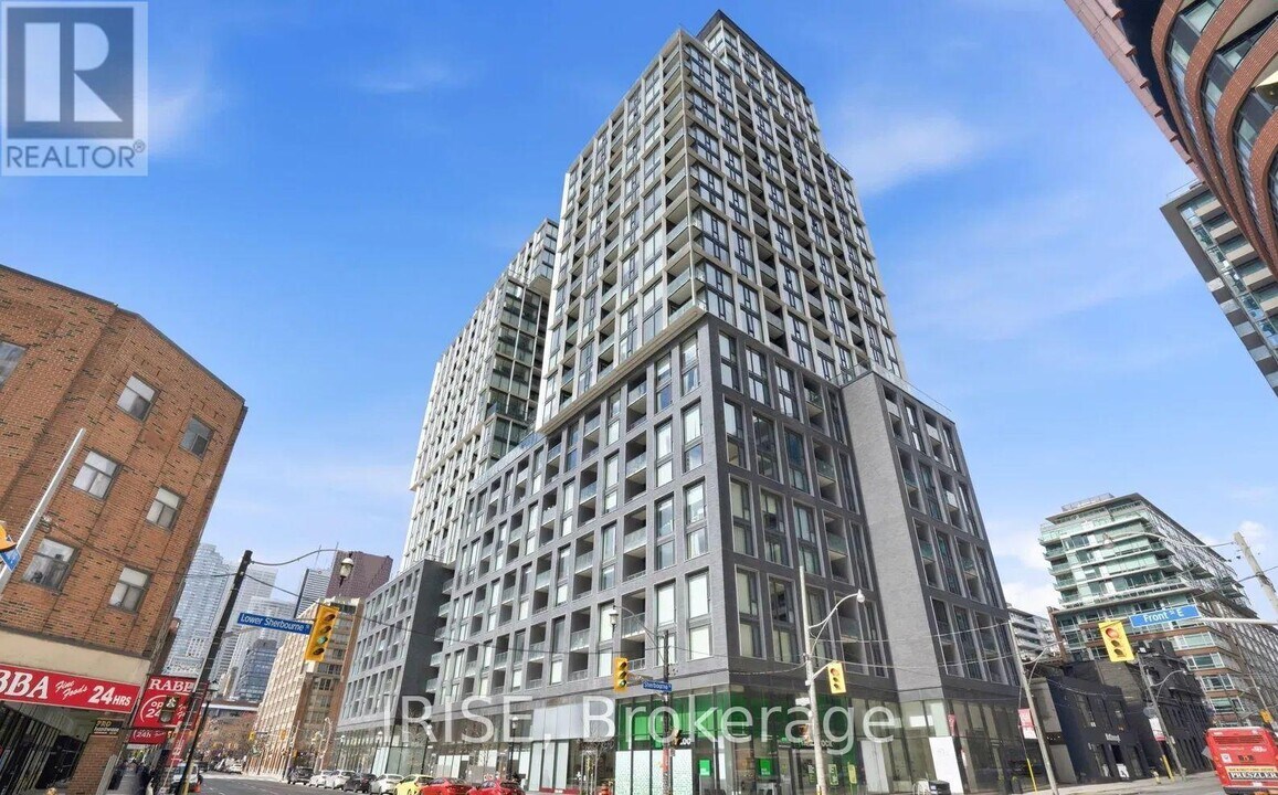 158 Front St E in Toronto, ON - Building Photo