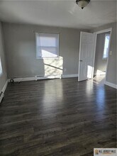 106 Main St in Sayreville, NJ - Building Photo - Building Photo