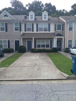 4554 Parkway Cir in Atlanta, GA - Building Photo