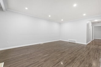 957 Beechwood Ave in Mississauga, ON - Building Photo - Building Photo