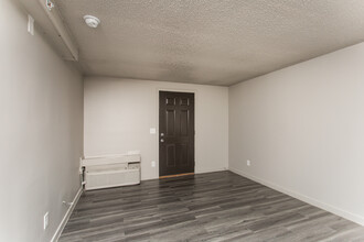 The Flats on Kimberly in Columbus, OH - Building Photo - Interior Photo