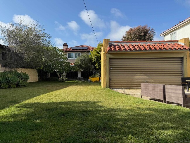 2217 Harriman Ln in Redondo Beach, CA - Building Photo - Building Photo