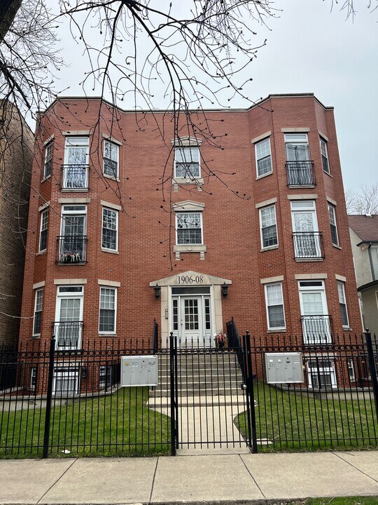 1906 W Estes Ave, Unit 2 in Chicago, IL - Foto de edificio