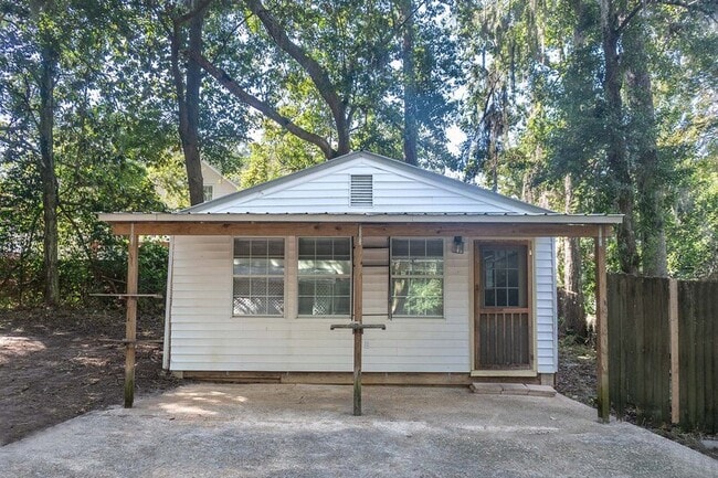 property at 610-612 N Magnolia Dr