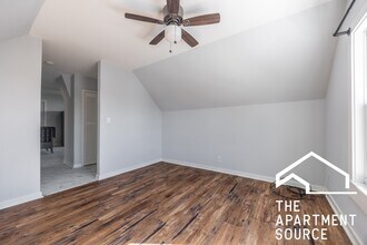 5128 W Henderson St, Unit 3 in Chicago, IL - Foto de edificio - Building Photo