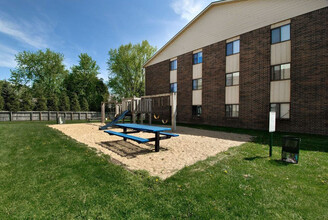 Apple Tree Apartments in Sparta, MI - Building Photo - Building Photo