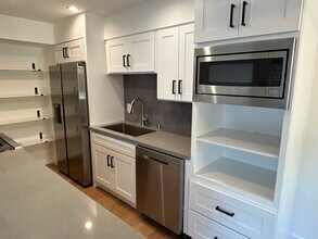1155 N La Cienega Blvd, Unit 212 in West Hollywood, CA - Building Photo - Building Photo