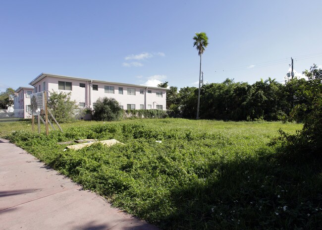 1144 Marseille Dr in Miami Beach, FL - Building Photo - Building Photo