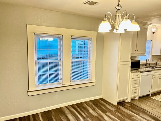 106 N Eastwood St in Houston, TX - Building Photo - Building Photo