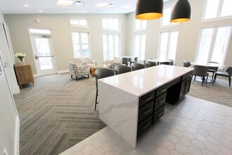 Waldorf Park Apartments in Pittsburgh, PA - Foto de edificio - Building Photo