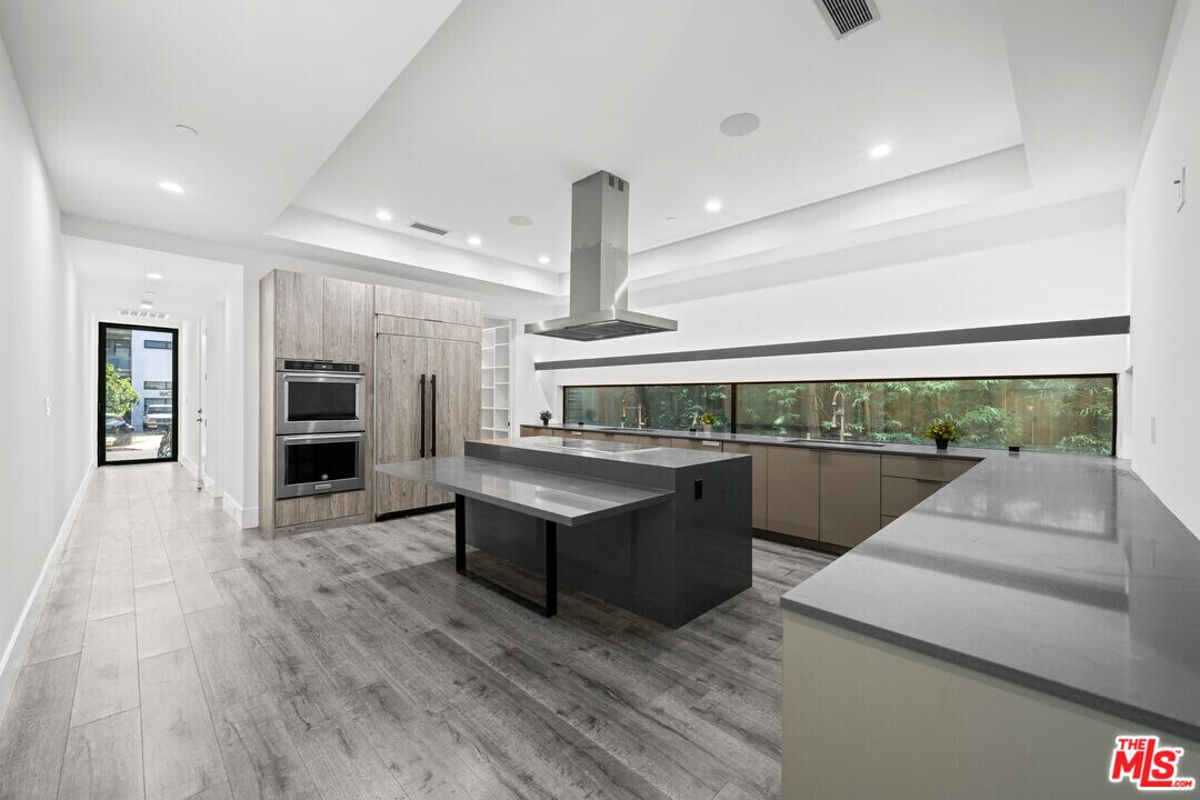 1613 S Wooster St in Los Angeles, CA - Building Photo