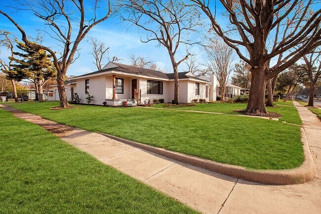 2505 San Paula Ave in Dallas, TX - Building Photo - Building Photo