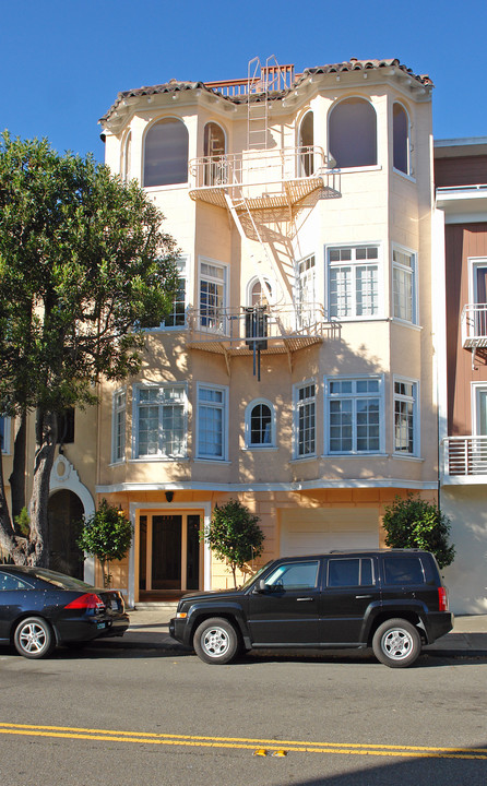 233 Cervantes Blvd in San Francisco, CA - Building Photo