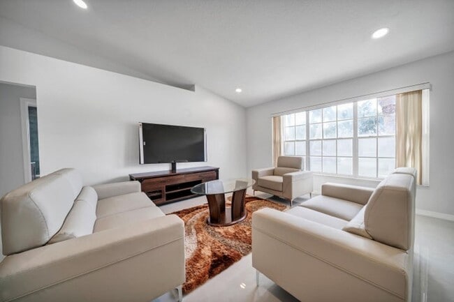 113 Madrid St in Royal Palm Beach, FL - Building Photo - Building Photo