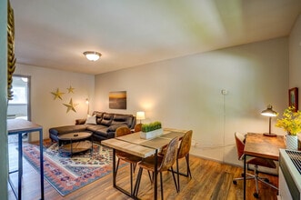 407 S 94th Pl in Milwaukee, WI - Building Photo - Building Photo