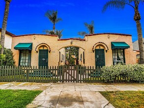 5720 Waring Ave in Los Angeles, CA - Building Photo - Primary Photo