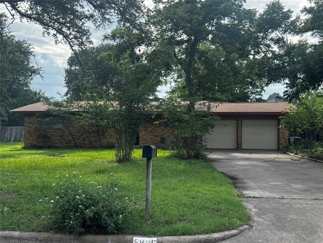 property at 5806 Coventry Ln