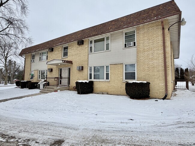 236 Walworth St in Sharon, WI - Building Photo - Building Photo