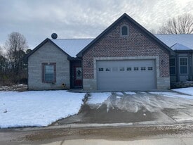 320 Deerfield Dr in Poplar Bluff, MO - Building Photo