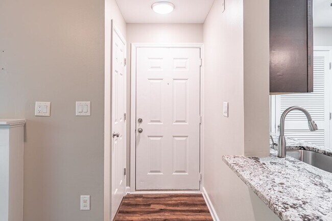 547 Granville Ct in Atlanta, GA - Building Photo - Building Photo