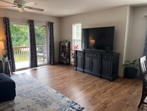 824 N Clover Ln in Cottage Grove, WI - Foto de edificio - Building Photo