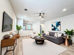 2000 Daleside Ln in Austin, TX - Building Photo - Building Photo