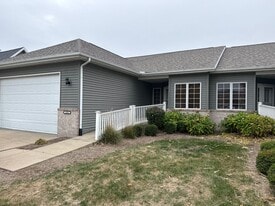 620 Garvey Ln in Chatham, IL - Building Photo