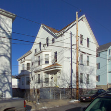 216 Tremont St in Fall River, MA - Building Photo - Building Photo