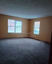 2960 Megan Cir in Youngstown, OH - Building Photo - Building Photo