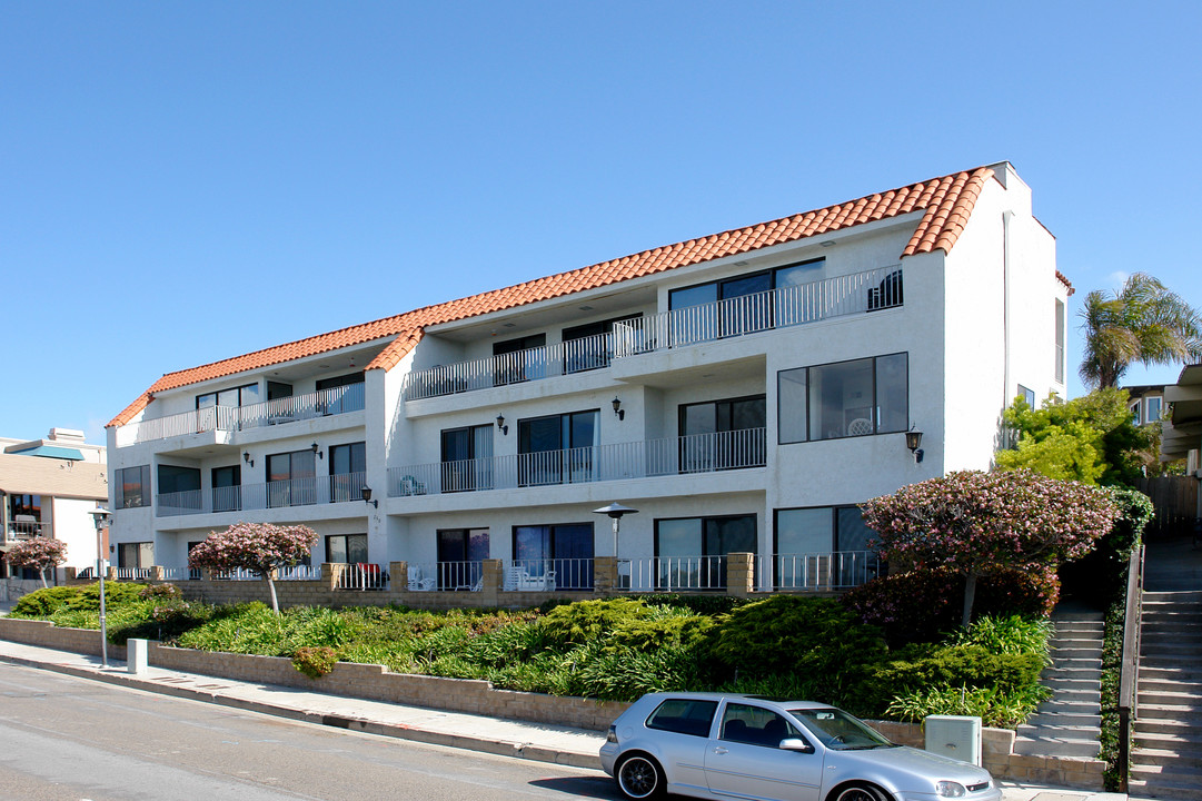 250 Avenida Lobeiro in San Clemente, CA - Foto de edificio