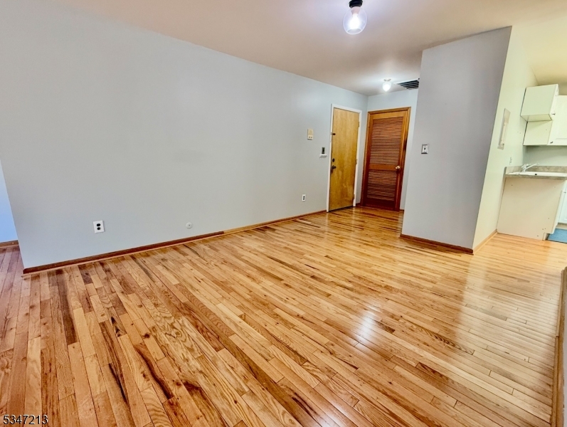 259 Washington Ave in Nutley, NJ - Building Photo