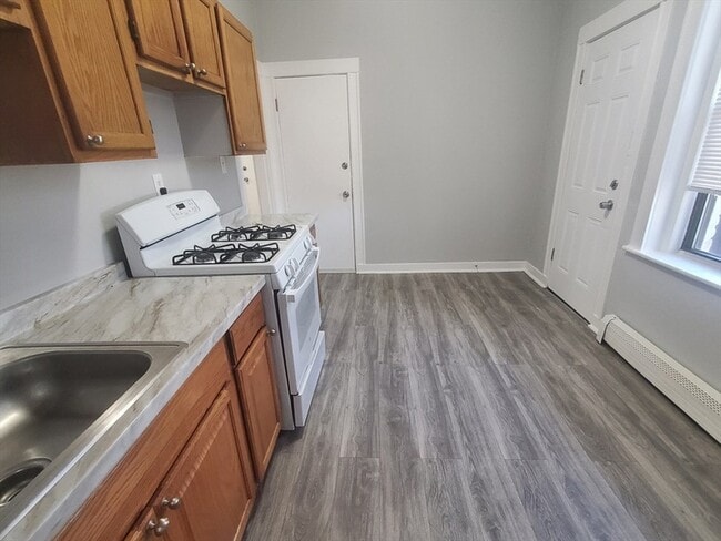 76 Walnut Park, Unit 9 in Boston, MA - Building Photo - Building Photo