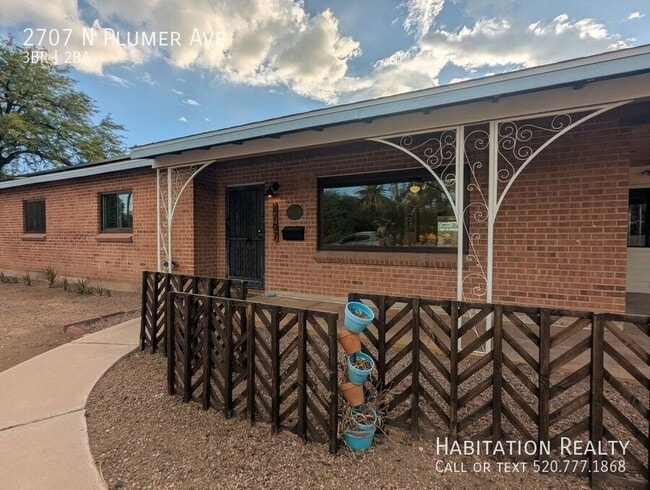 property at 2707 N Plumer Ave