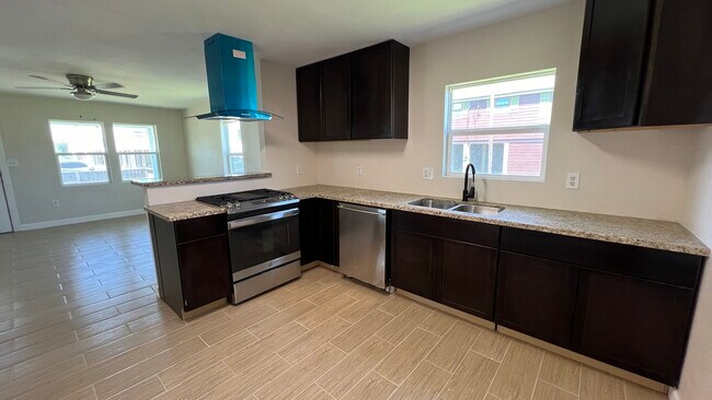 2112 Victory Ave in Galveston, TX - Building Photo - Building Photo