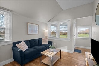 49 Reservoir Rd in Middletown, RI - Building Photo - Building Photo