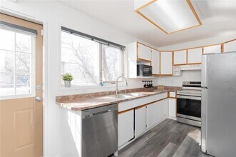 24 Richmond Way in Winnipeg, MB - Building Photo - Building Photo