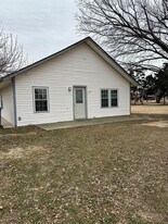 1517 N Jackson St in Enid, OK - Building Photo