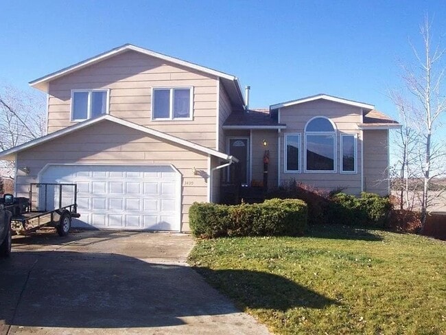 property at 3439 Glenfinnan Rd